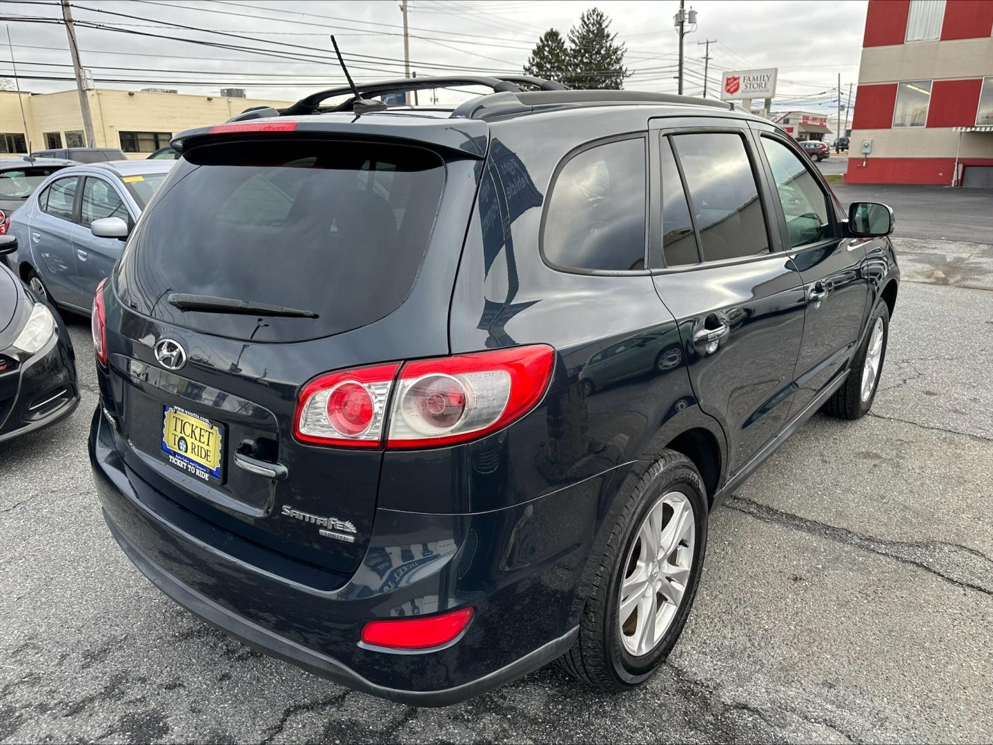 2011 BLUE Hyundai Santa Fe Limited 2.4 FWD (5XYZK3AB3BG) with an 2.4L L4 DOHC 16V engine, 6-Speed Automatic transmission, located at 1254 Manheim Pike, Lancaster, PA, 17601, (717) 393-9133, 40.062870, -76.323273 - Photo#4